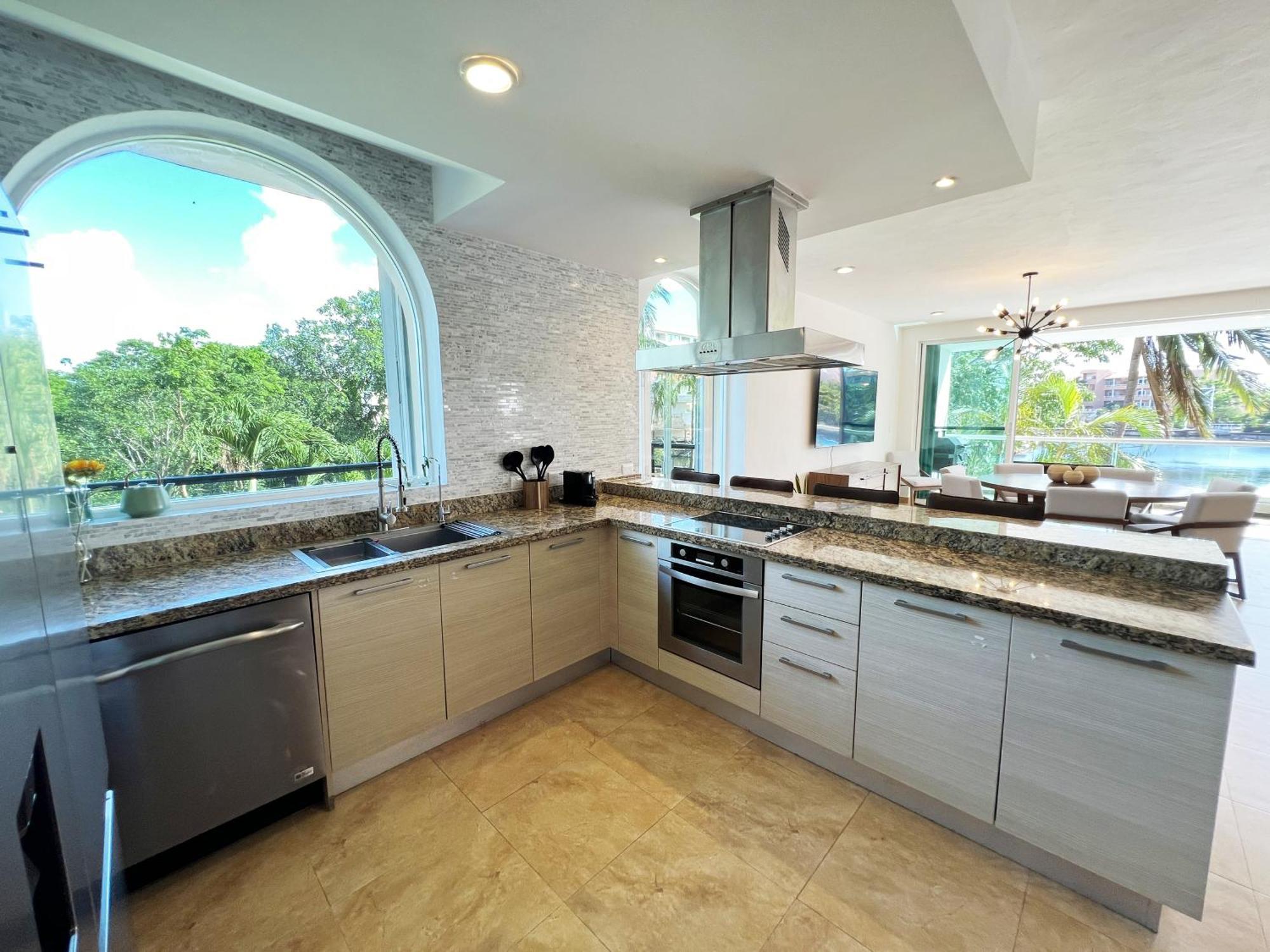 High-End Waterfront Condo At Secrets Waters 普托阿范特拉斯 外观 照片