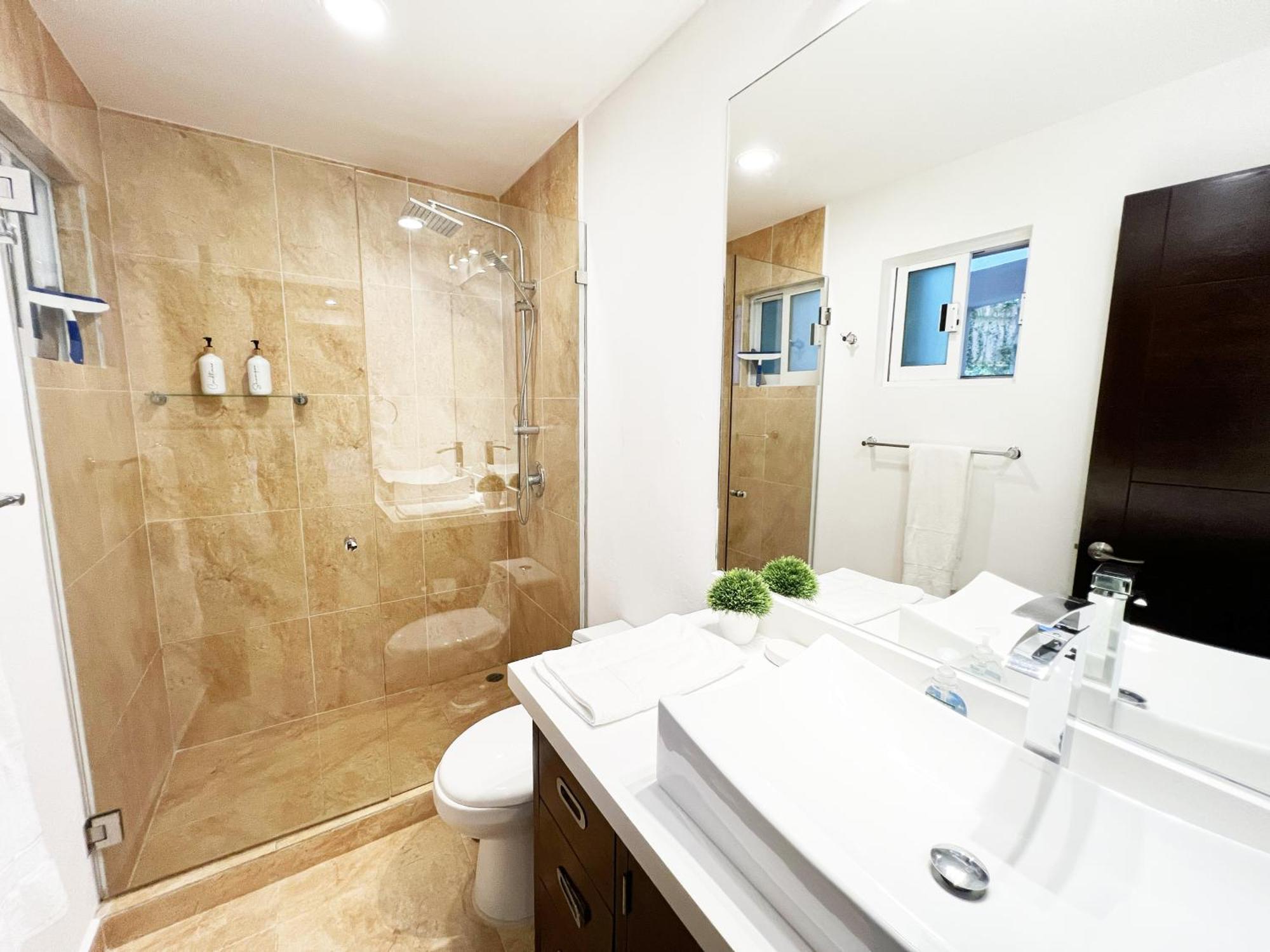 High-End Waterfront Condo At Secrets Waters 普托阿范特拉斯 外观 照片